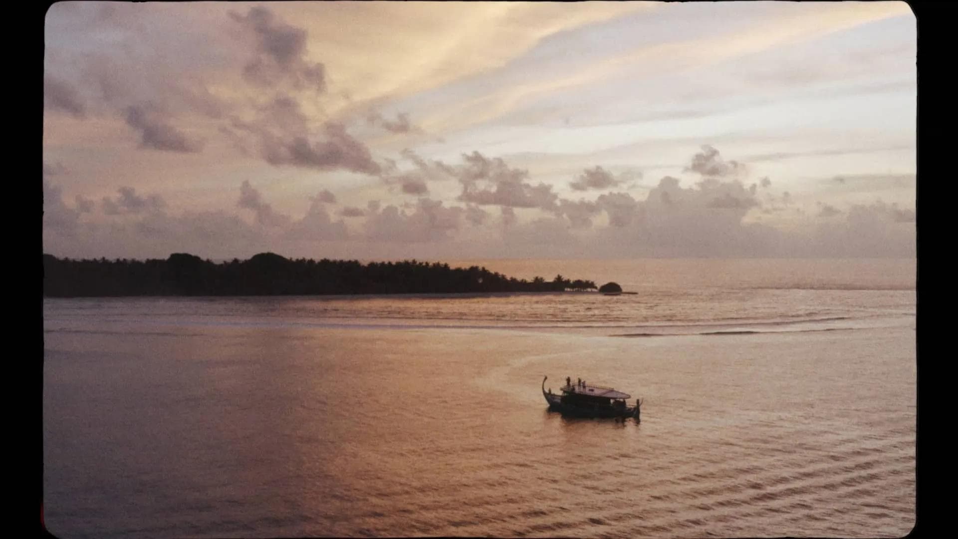Thumbnail of a promo video clip for the brand Takuma, shot in maldives