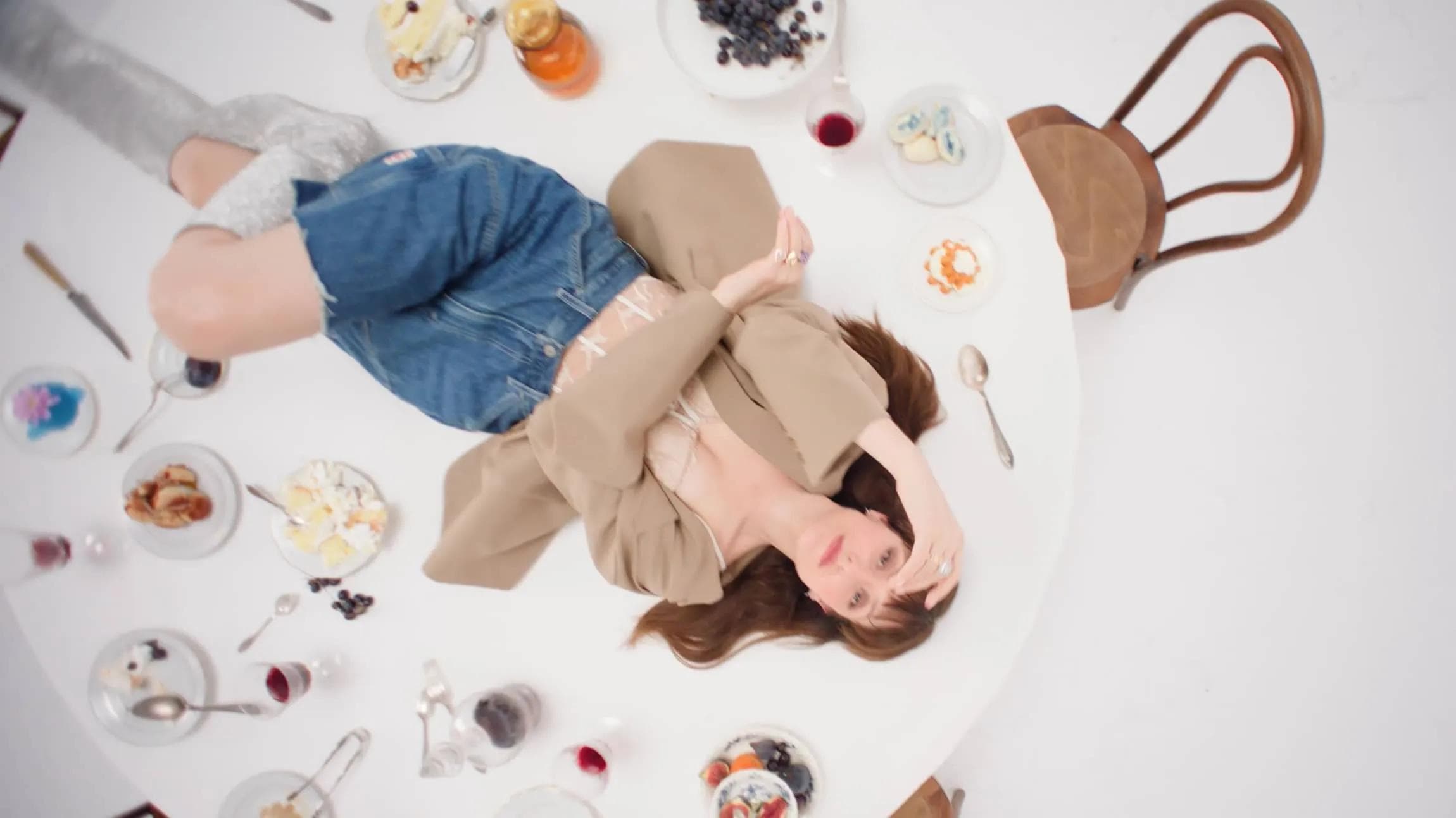 Thumbnail of Ehla's video interpreting her song "Le dessert en premier"